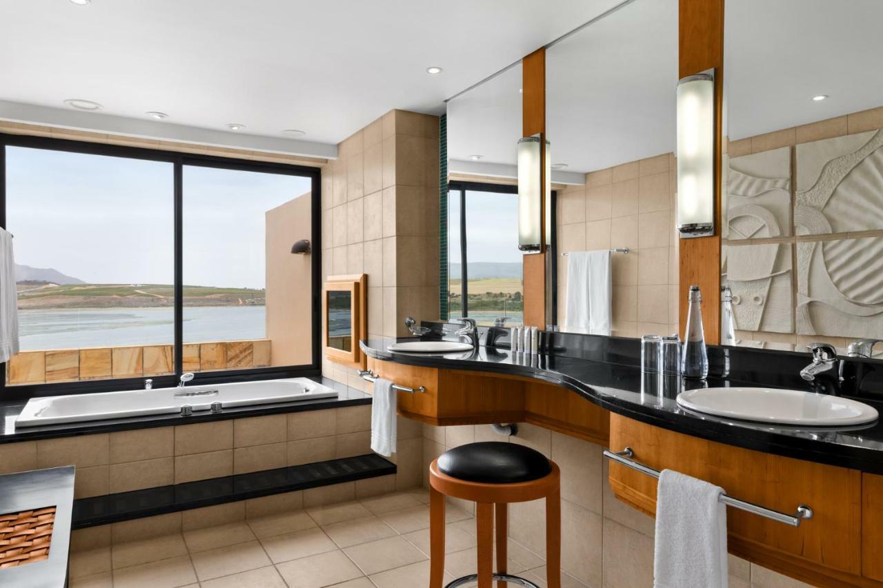 Deluxe King Suite with Lagoon View,806606694:JPEG